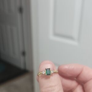 Elegant Gold and Green Gemstone Ring